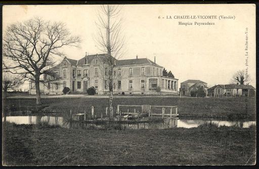 L'hospice Payraudeau / Dugleux phot. (vue 1) ; Nivault phot. (vue 2).